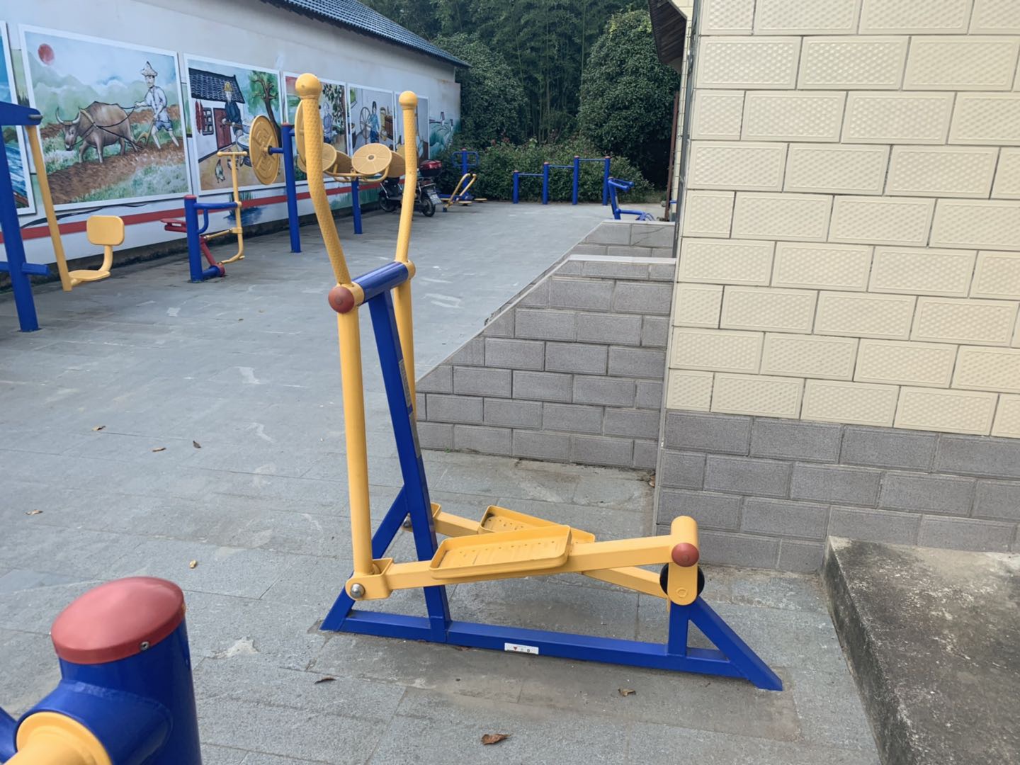 室外橢圓機(jī) 室外橢圓機(jī)