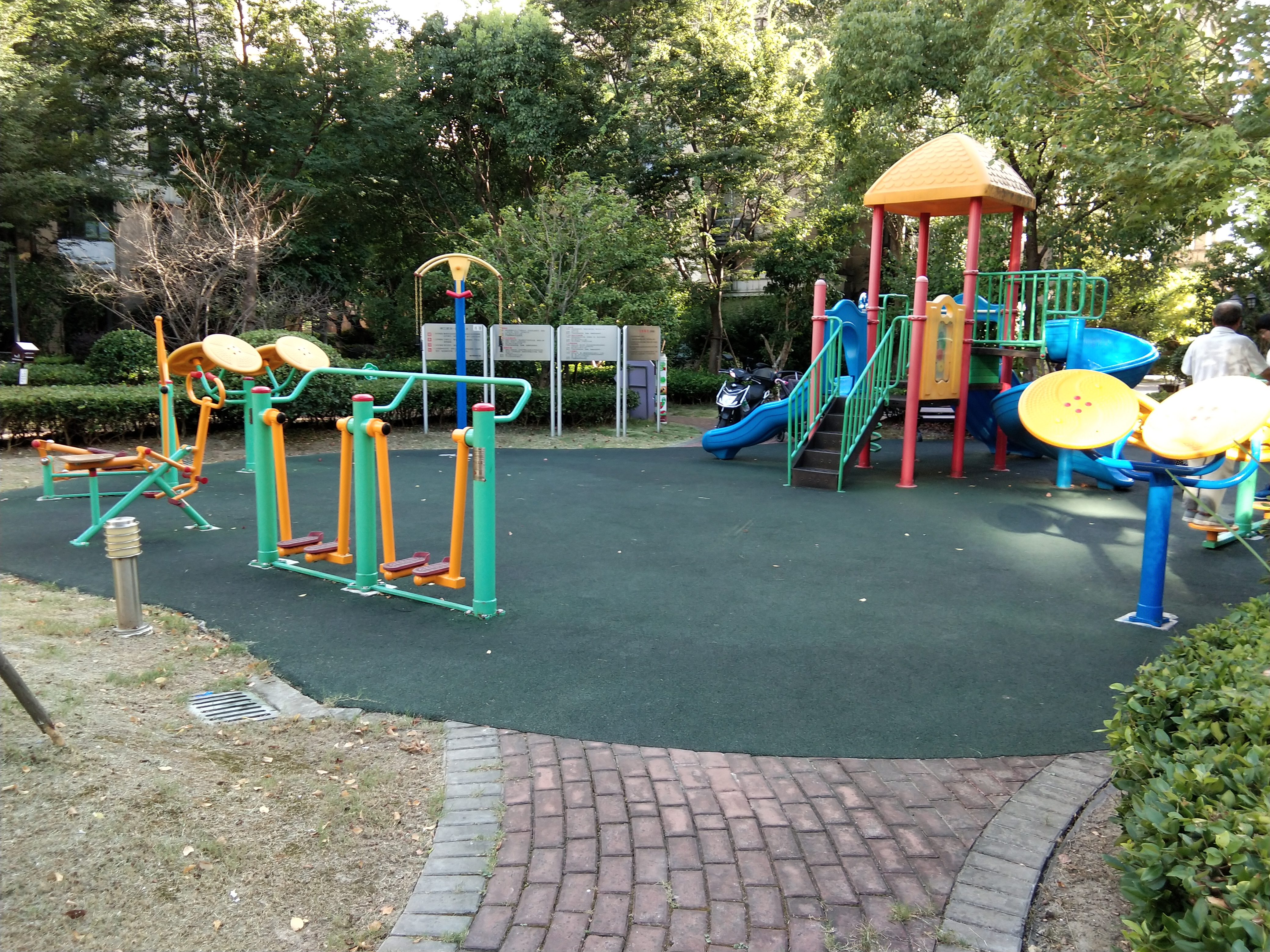 浦江頤城居委A健身苑點