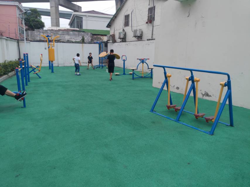 西華美路市民球場健身點(diǎn) 西華美路市民球場健身點(diǎn)