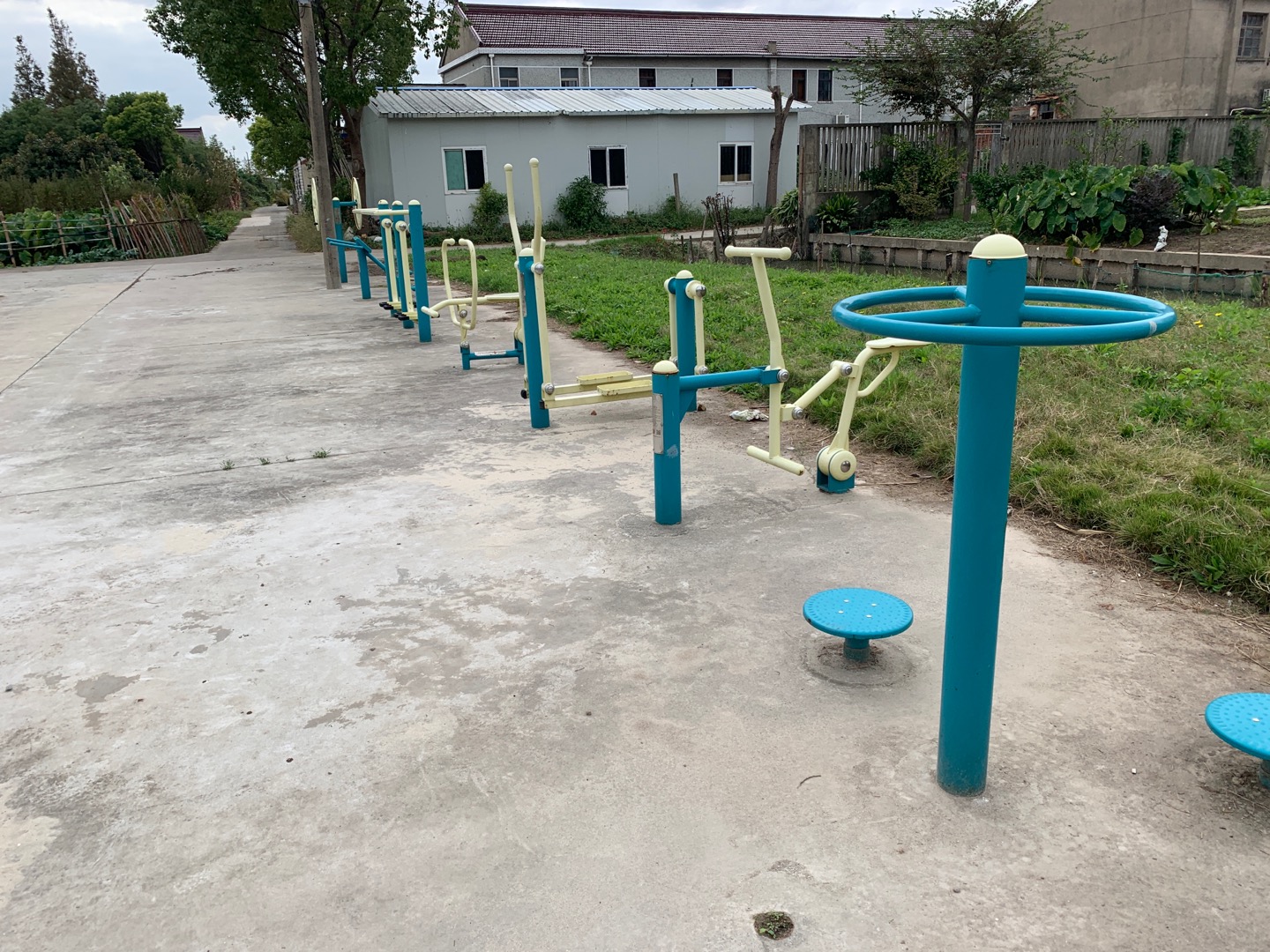 豎新鎮(zhèn)堡西村健身點(diǎn)三