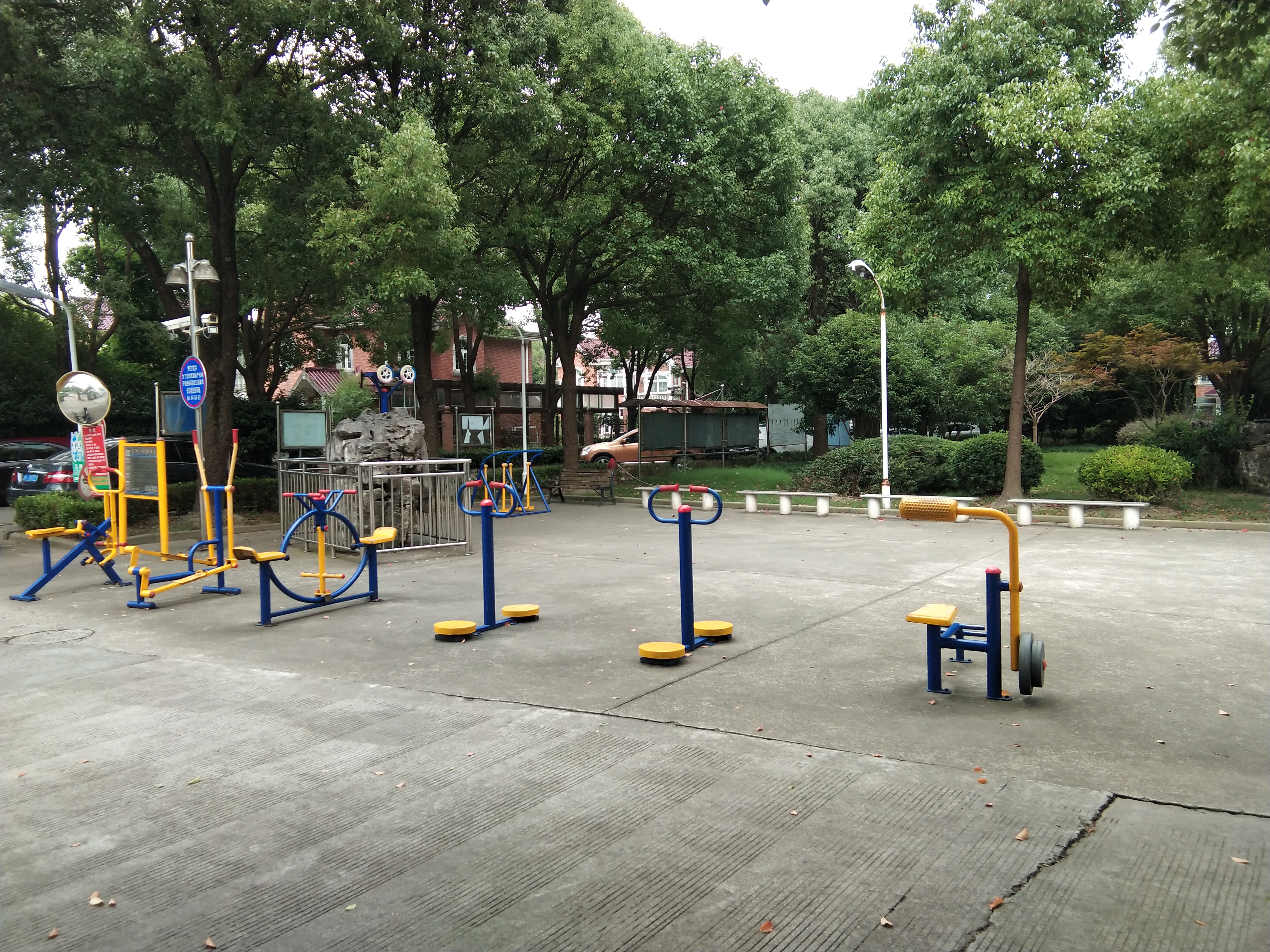 魯匯居委健身點(diǎn)A 魯匯居委健身點(diǎn)A