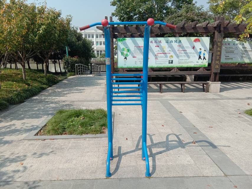 多功能訓練器 多功能訓練器