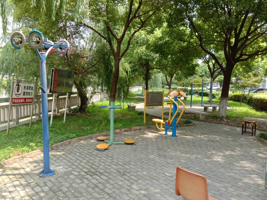 育苑小區(qū)1868弄北區(qū)市民健身點