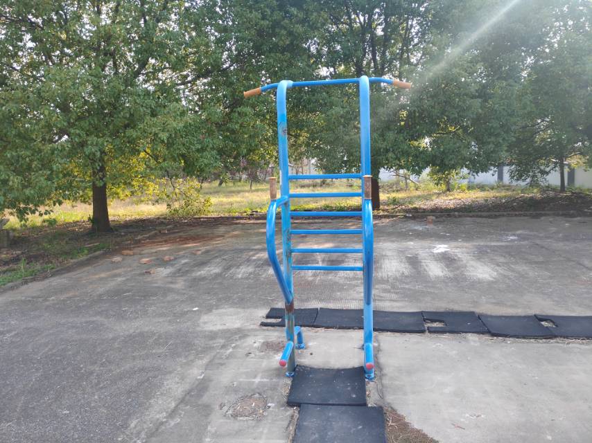 多功能訓練器 多功能訓練器