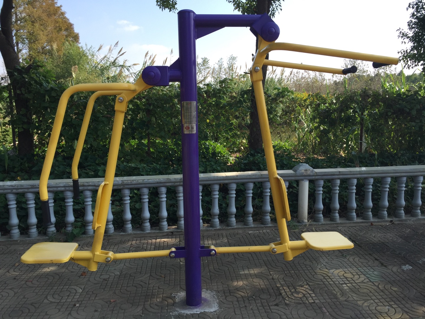 坐推坐拉器 坐推坐拉器