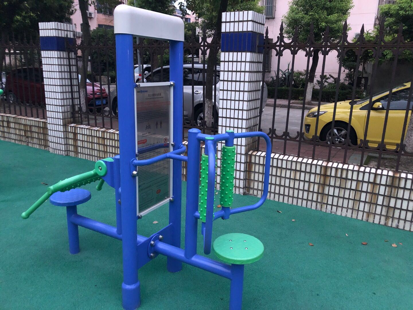 雙立柱腰背按摩器 雙立柱腰背按摩器