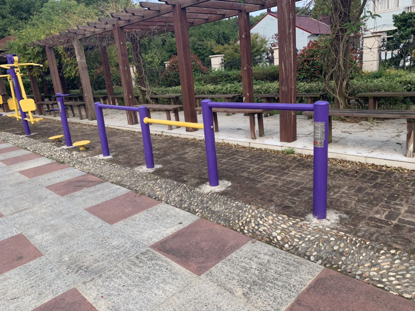 彈振壓腿器 彈振壓腿器