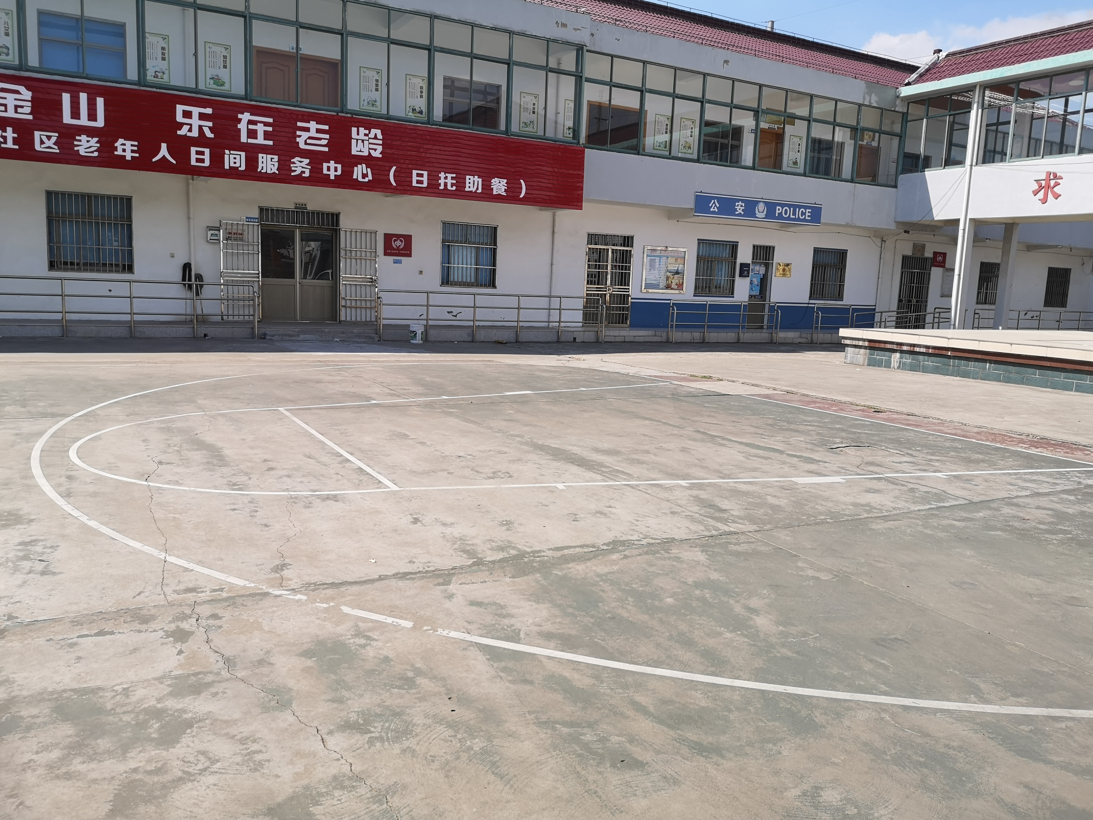 秦望村籃球場(chǎng)