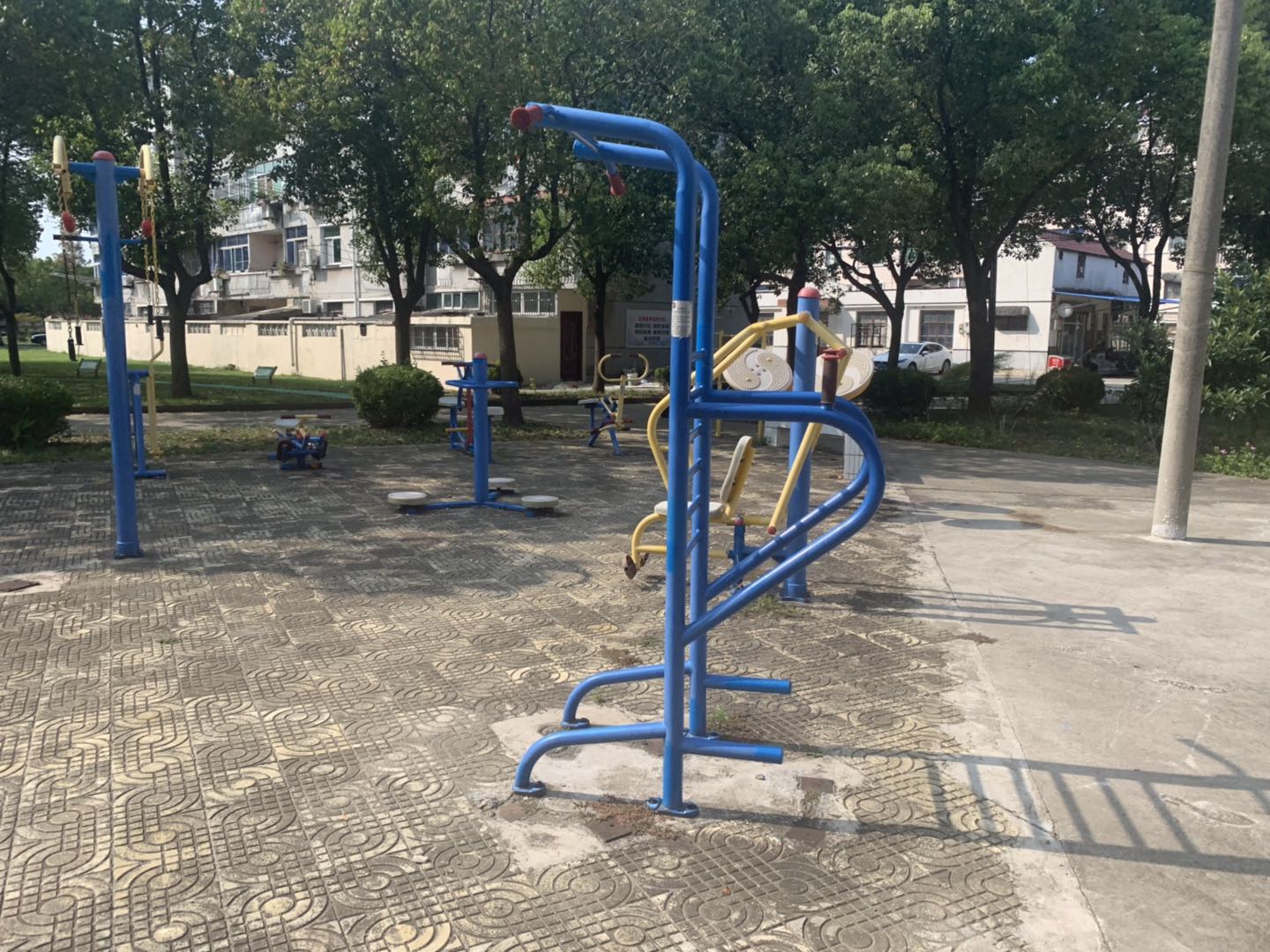 多功能訓練器 多功能訓練器