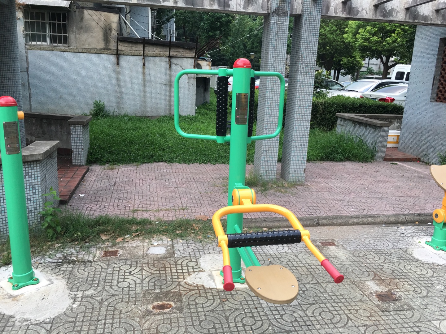 坐式腰背按摩器 坐式腰背按摩器