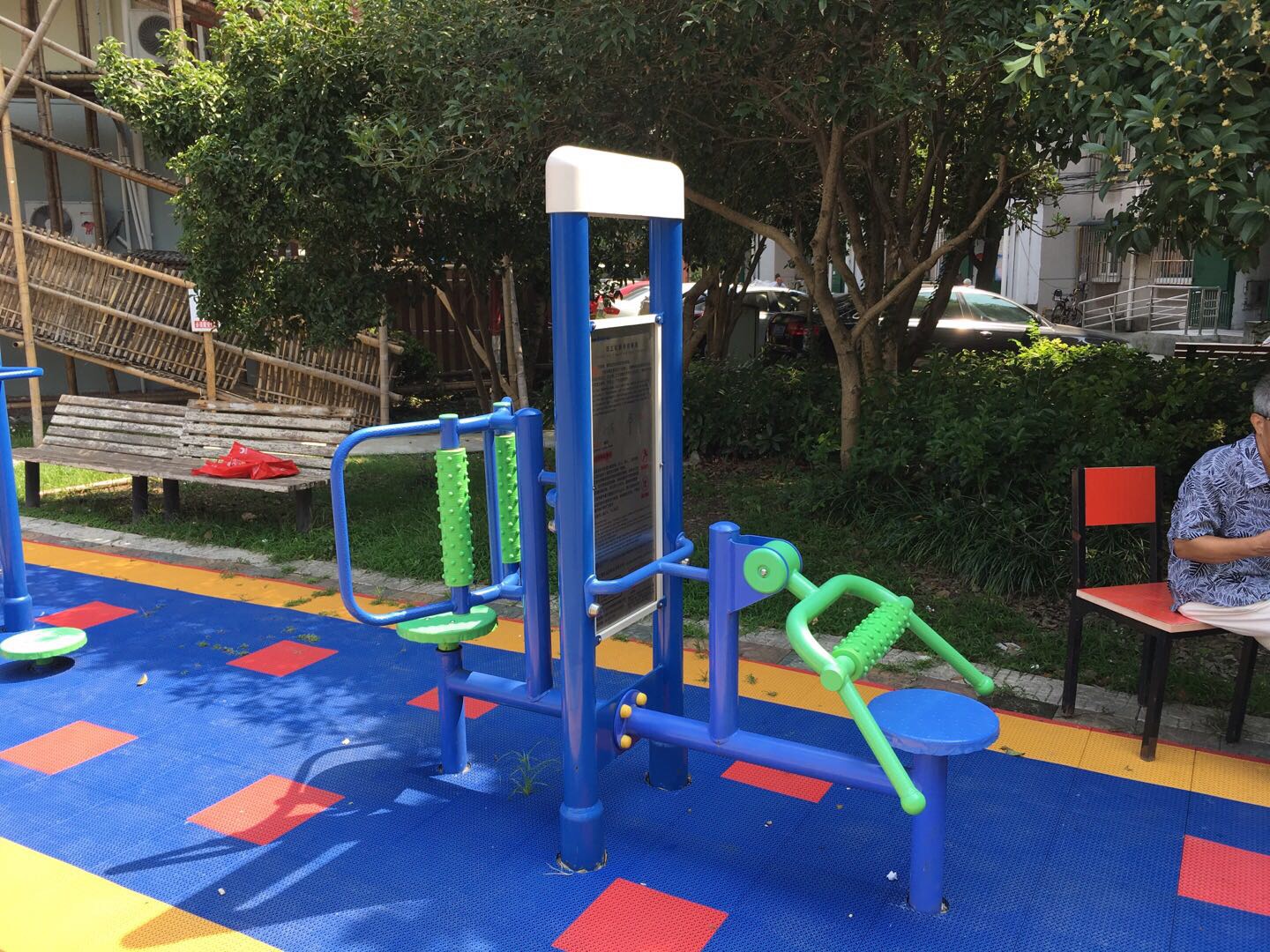 雙立柱腰背按摩器 雙立柱腰背按摩器