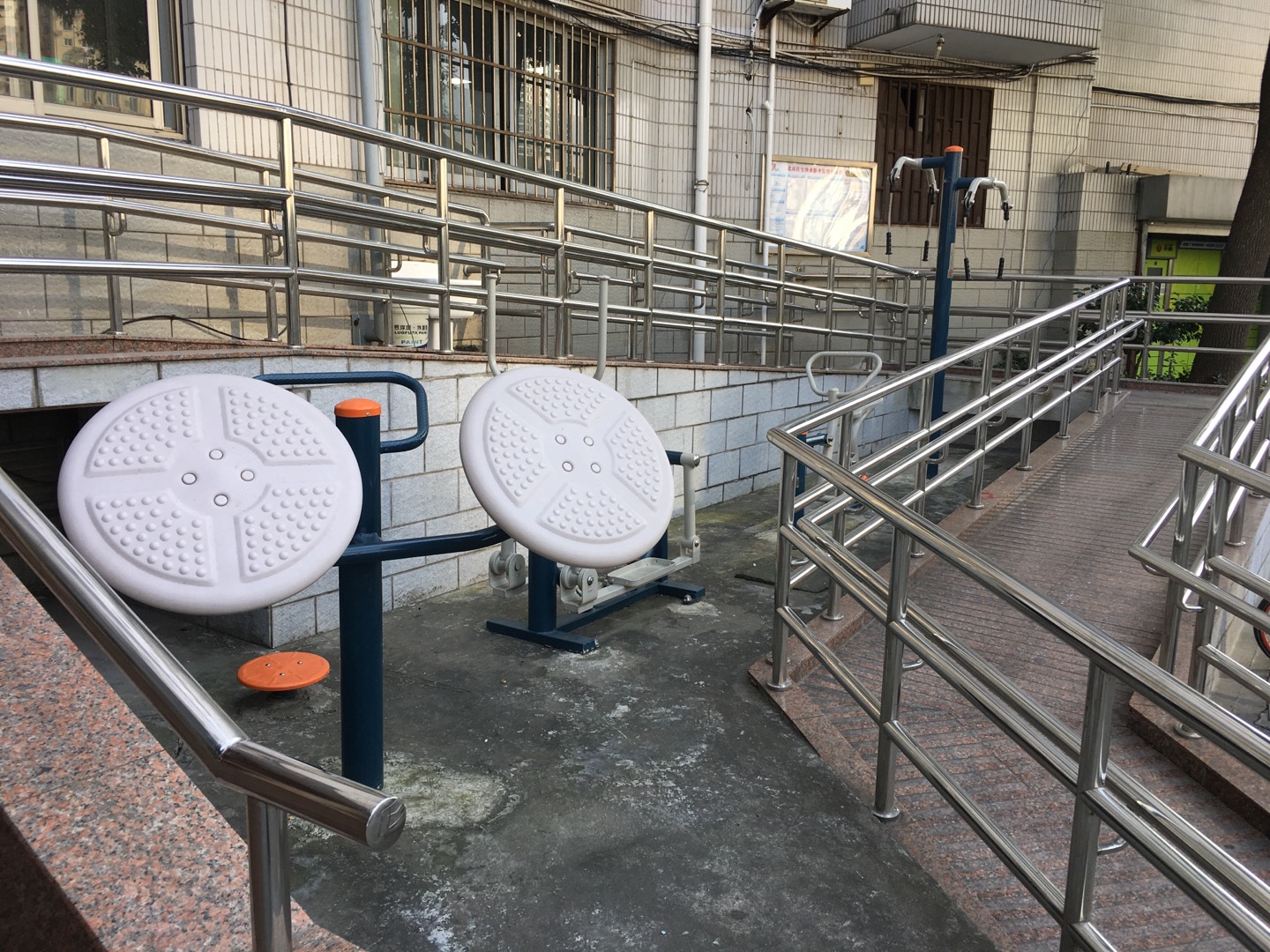 靜安區(qū)北站街道海昌居委健身點（ 曲阜西路268號）