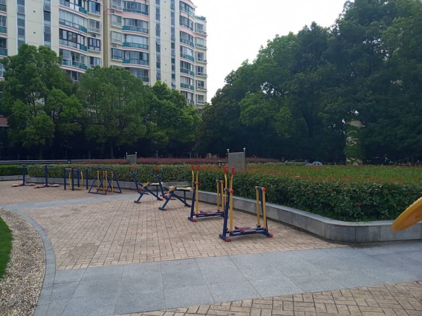 東蘭二居居委健身苑點(diǎn)