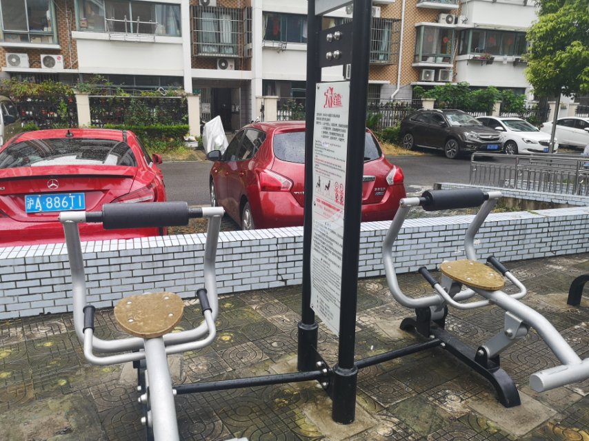 自重式背部訓練器