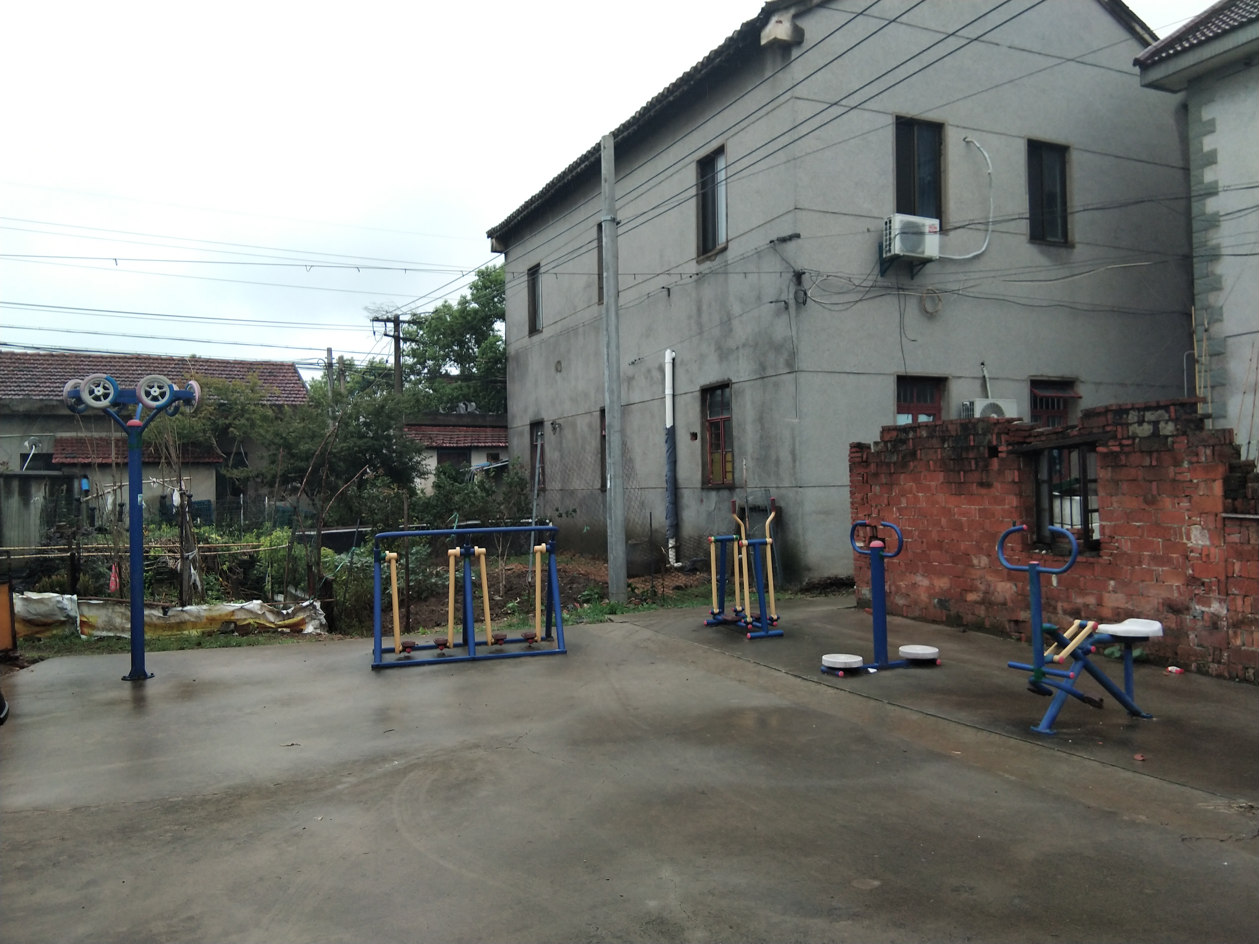 西岑村（張家路）健身點