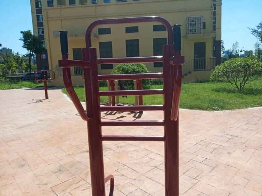 多功能訓練器 多功能訓練器