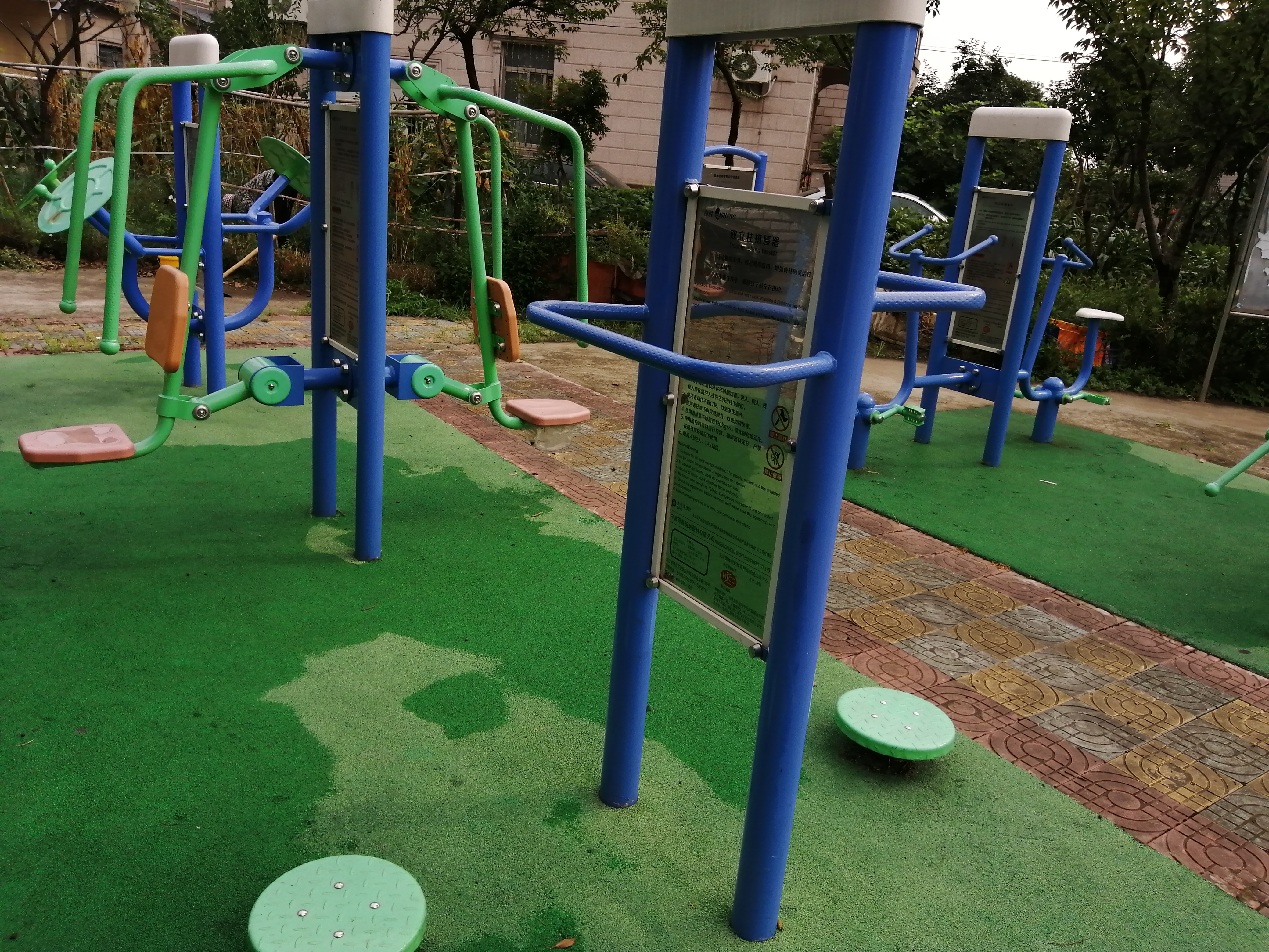 雙立柱扭腰器 雙立柱扭腰器