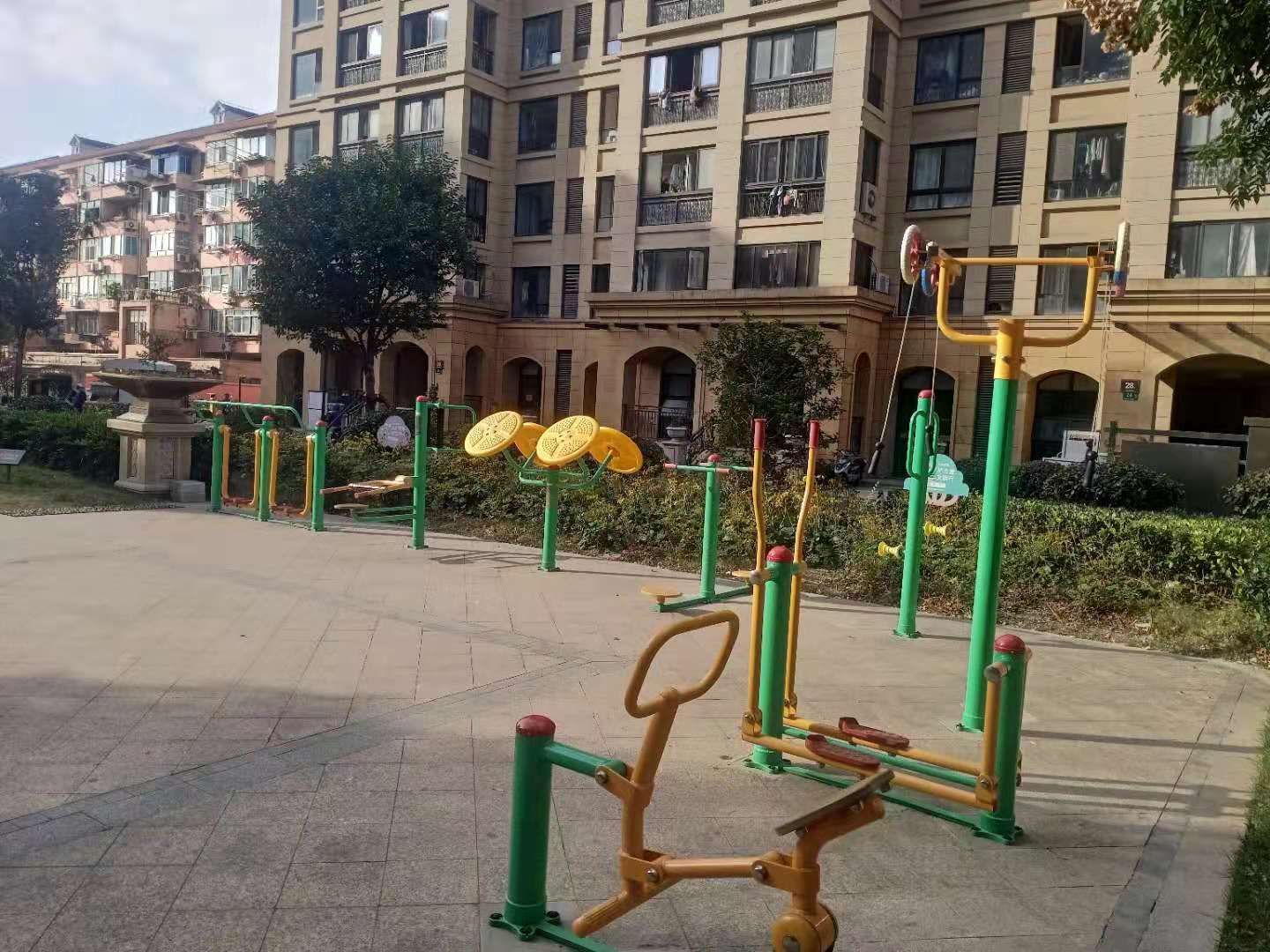 河南居委虹橋榮信苑健身點(diǎn)