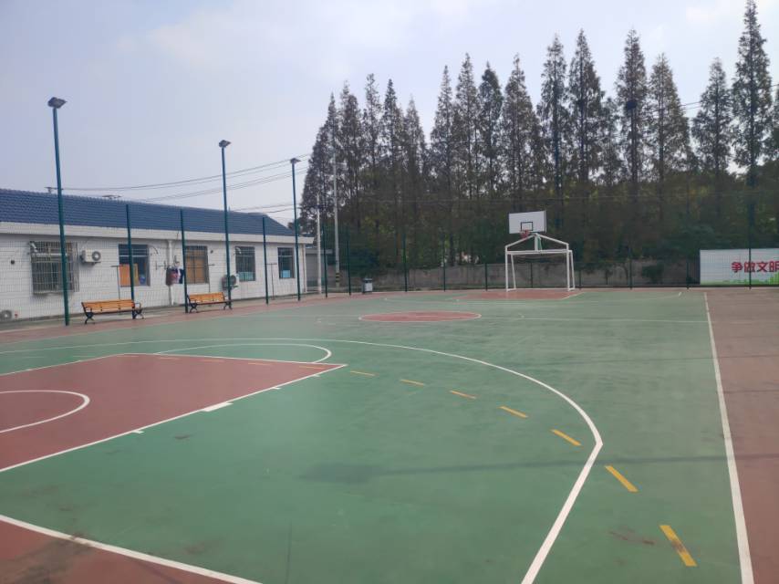 新海生活服務(wù)中心籃球場(chǎng)