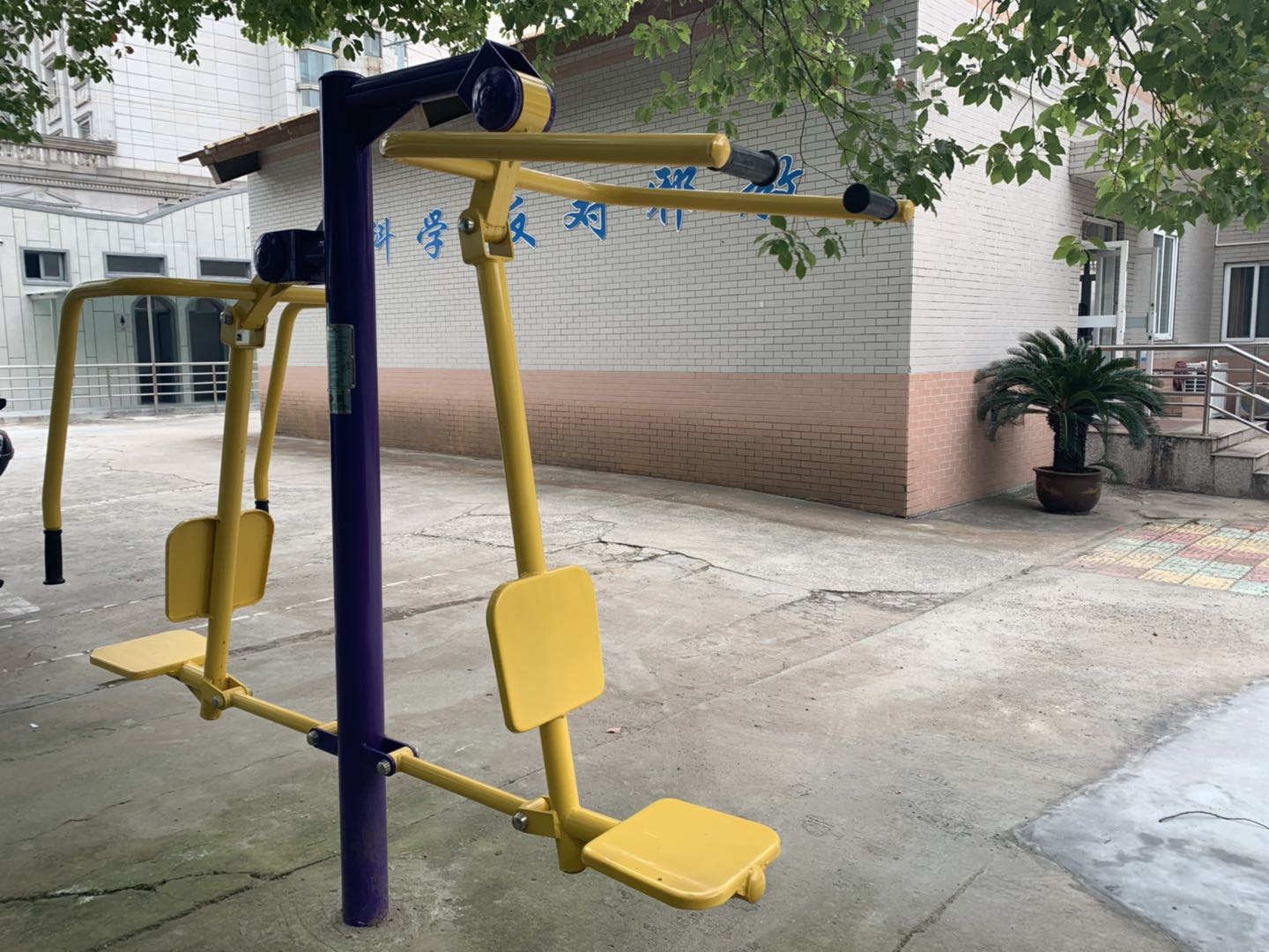 坐推坐拉器 坐推坐拉器