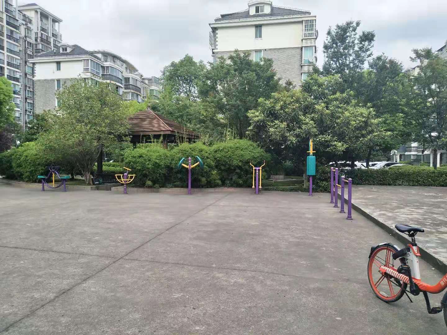 萬(wàn)升家園健身點(diǎn)