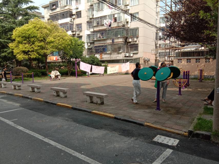 菊泉居委健身苑點(diǎn)