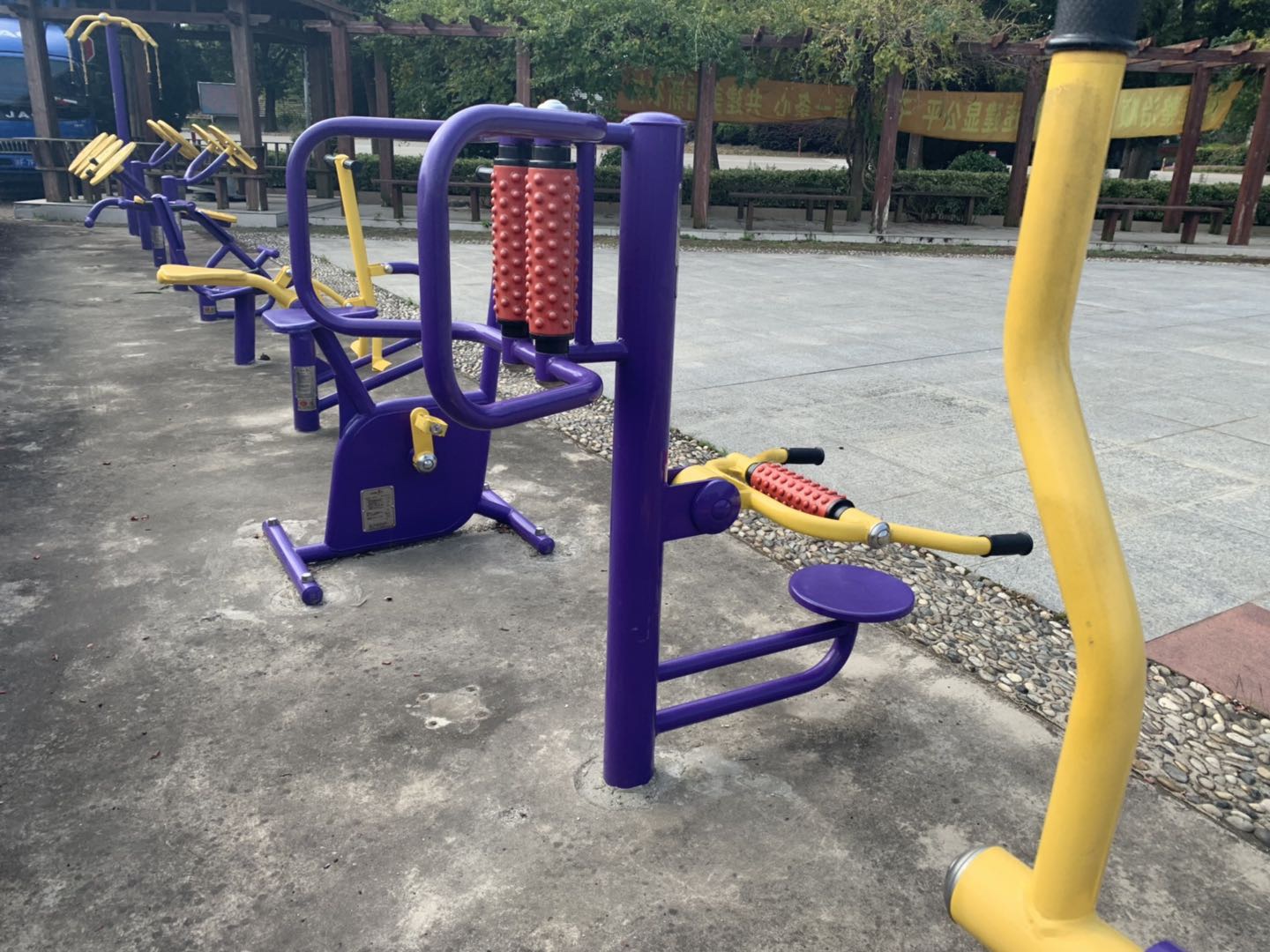 腰背按摩器 腰背按摩器