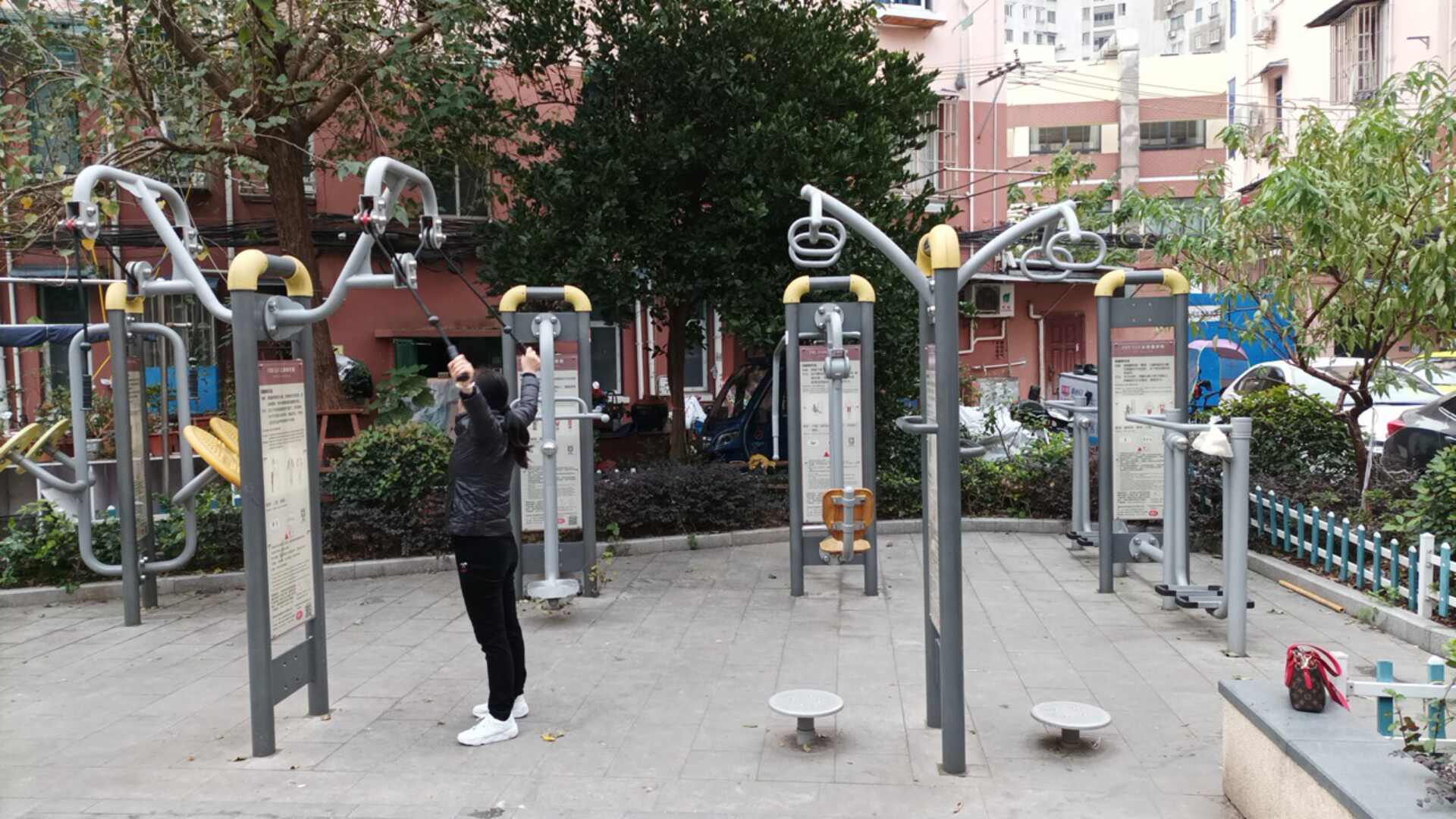 甘泉一村72號(hào)健身點(diǎn) 甘泉一村72號(hào)健身點(diǎn)