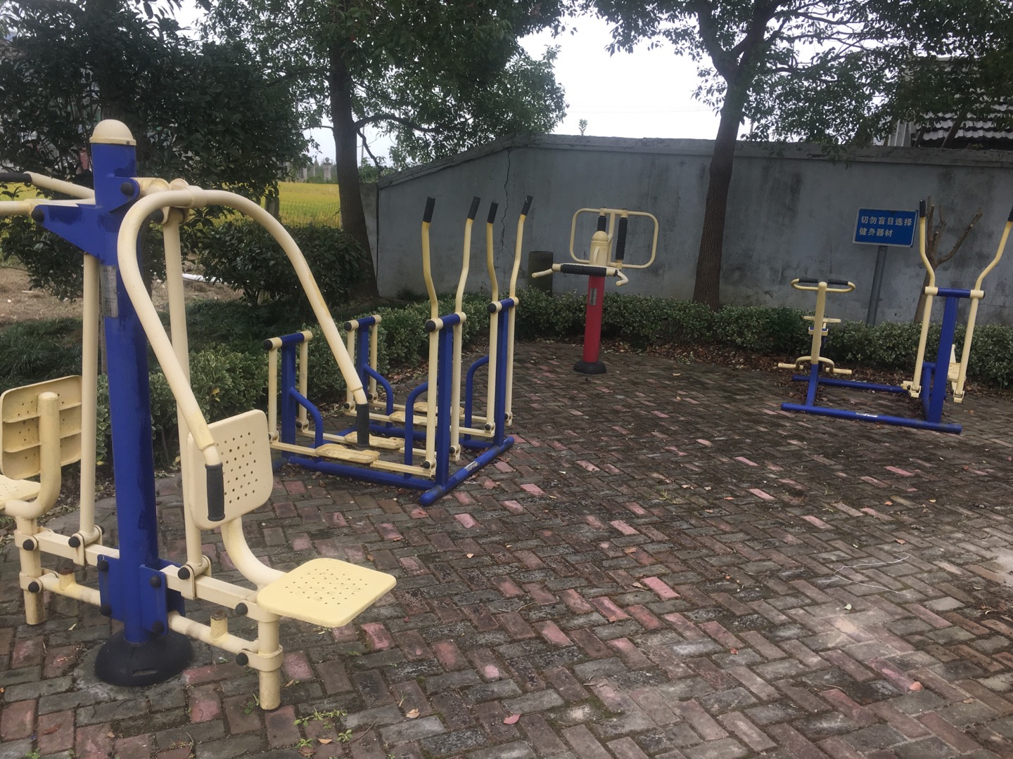 老港鎮(zhèn)欣河村民委員會煙墩8組2號健身苑點