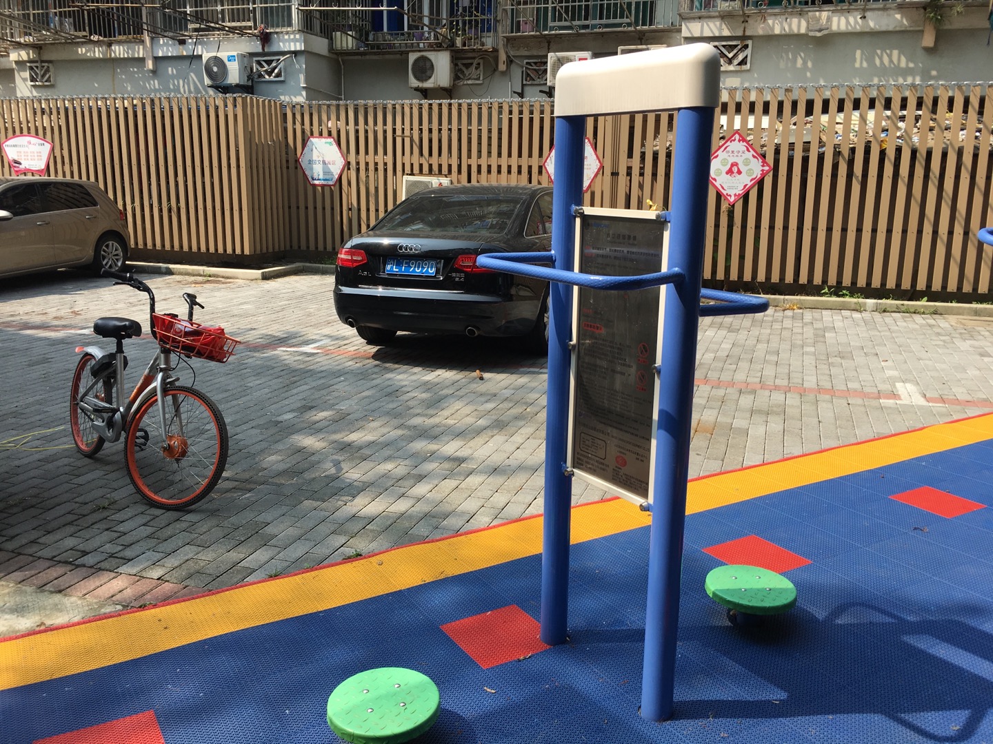 雙立柱扭腰器 雙立柱扭腰器