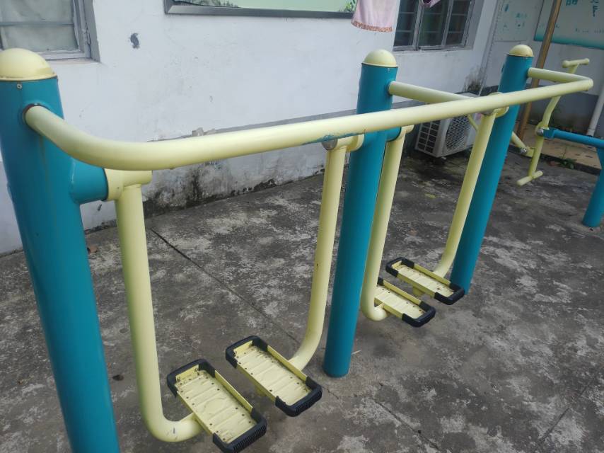 雙位太空漫步機