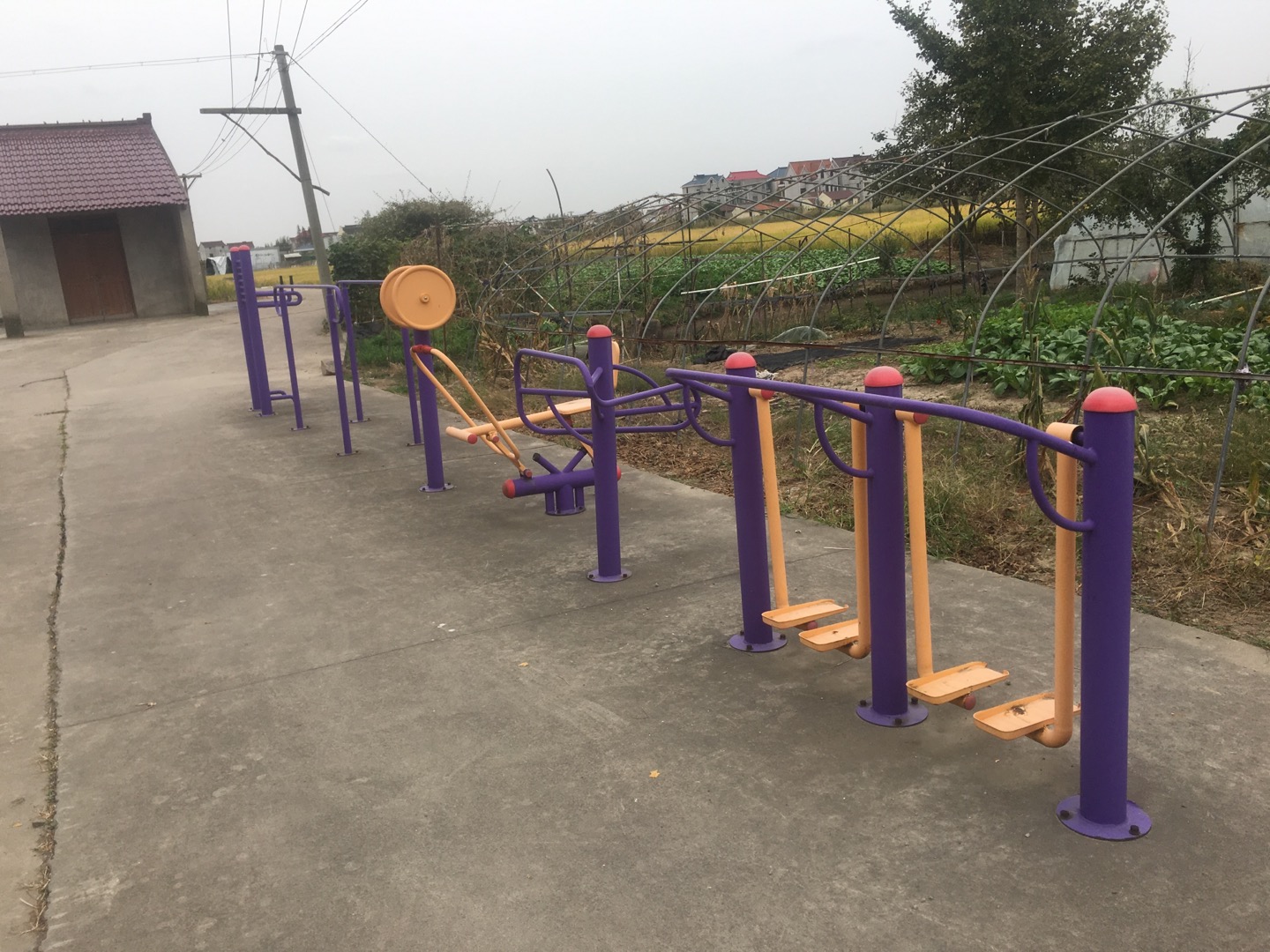 老港鎮(zhèn)欣河村民委員會(huì)煙墩11組健身苑點(diǎn)