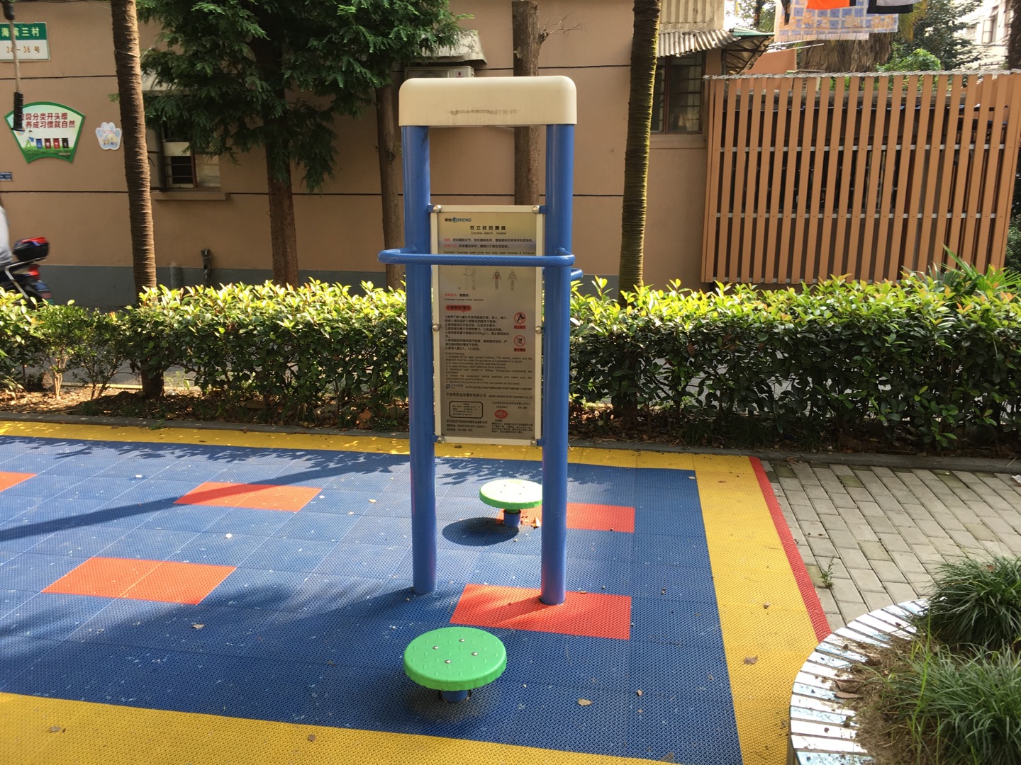 雙立柱扭腰器 雙立柱扭腰器