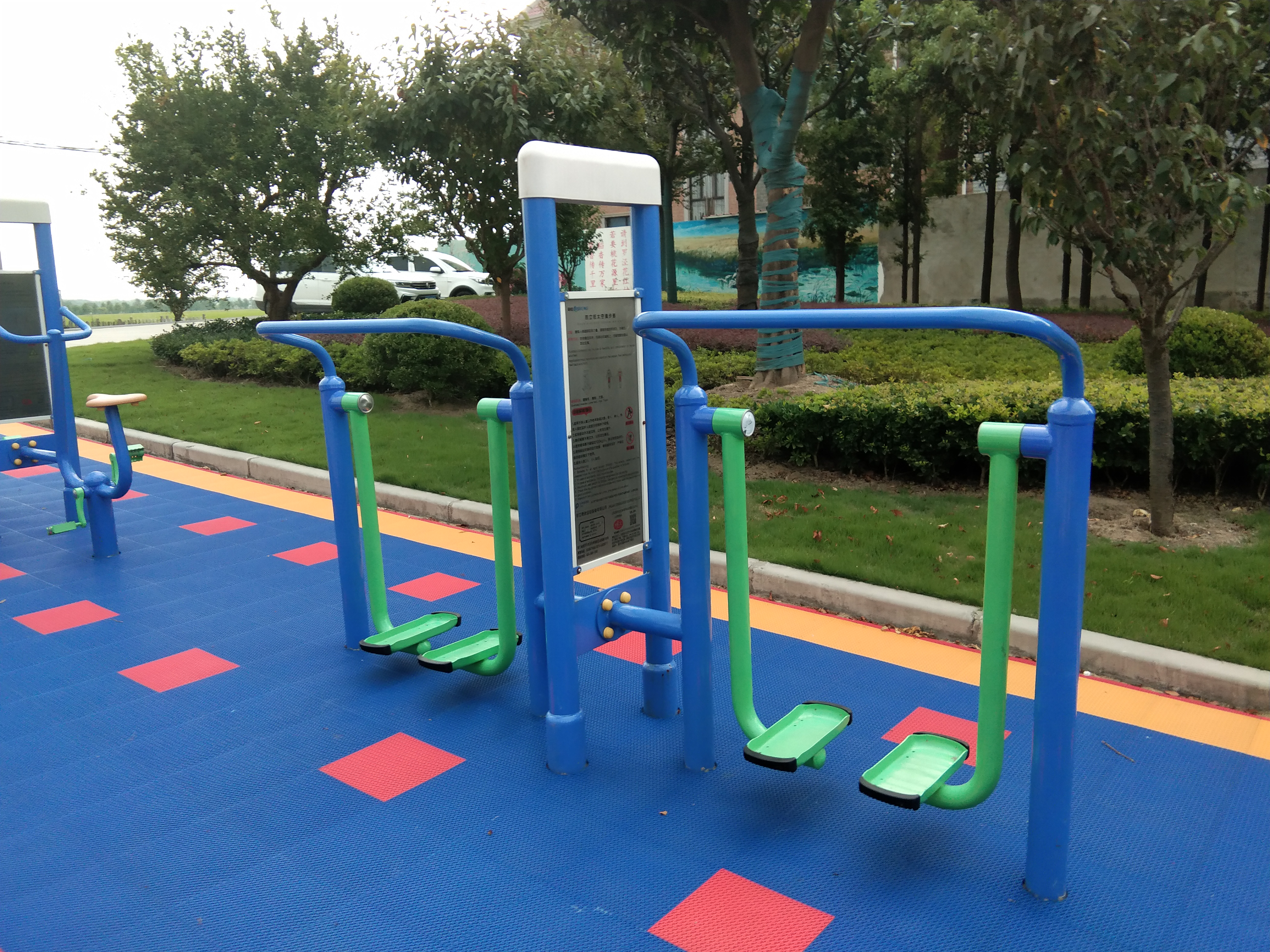 雙立柱太空漫步器