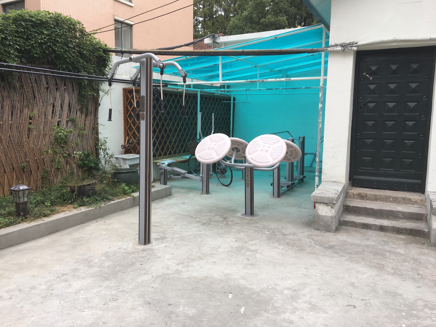 靜安區(qū)靜安寺街道景華居委健身點(diǎn)（華山路303弄）