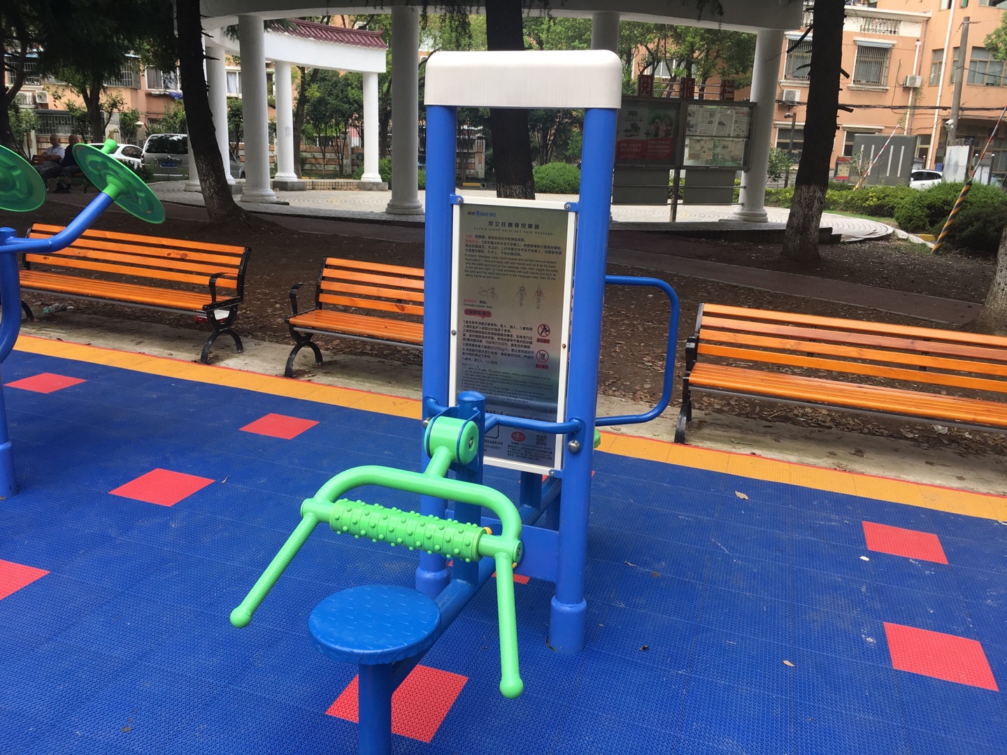 雙立柱腰背按摩器 雙立柱腰背按摩器