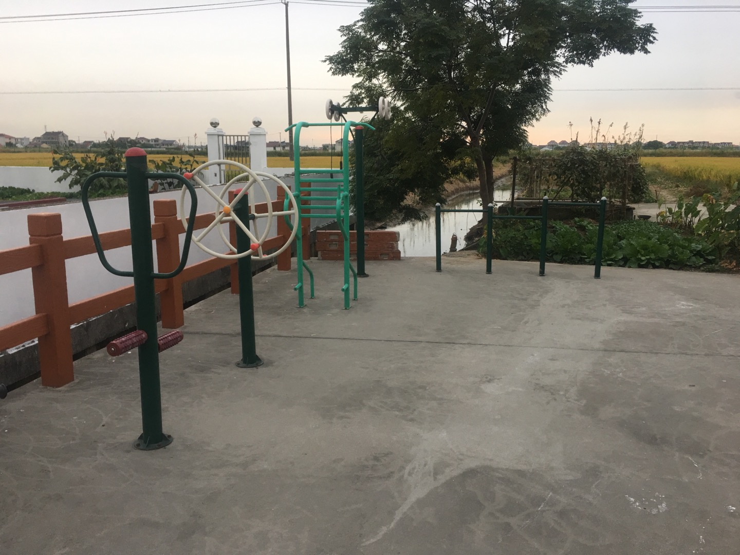 老港鎮(zhèn)欣河村民委員會(huì)煙墩7組健身苑點(diǎn)
