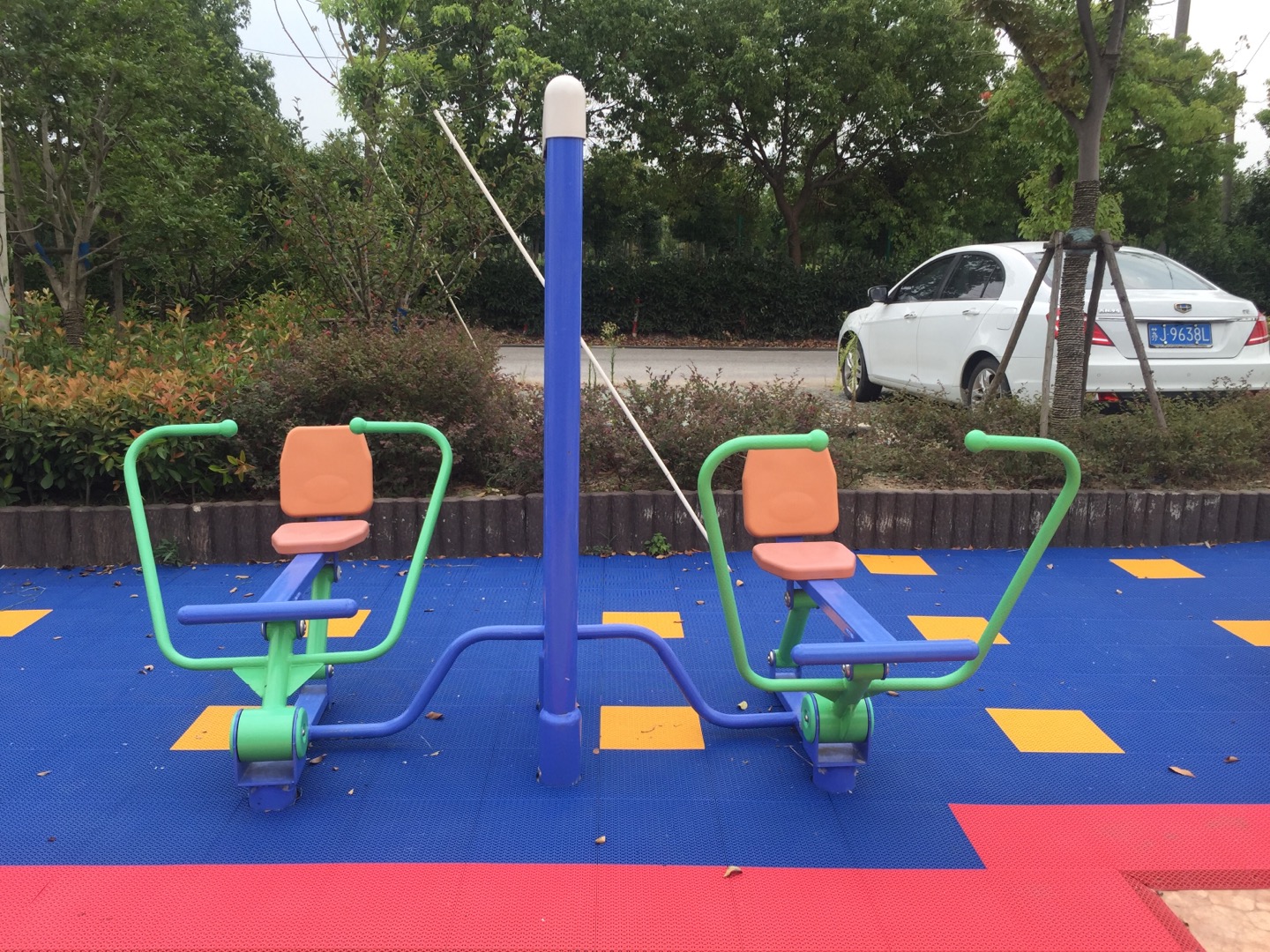 雙立柱平推平拉訓練器 雙立柱平推平拉訓練器