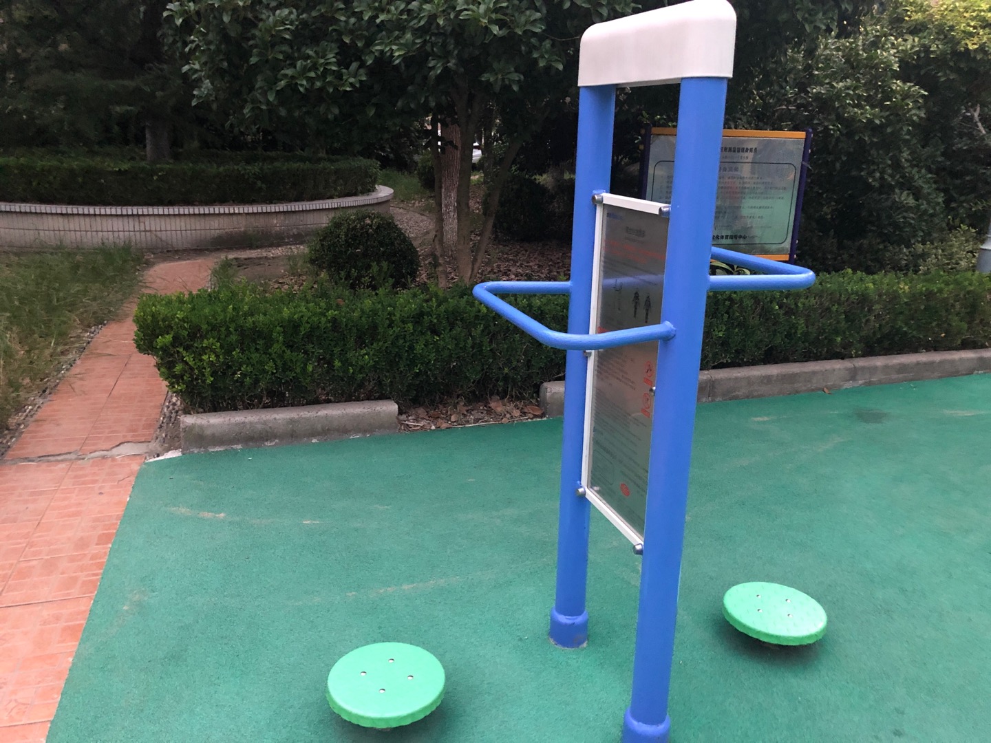 雙立柱扭腰器 雙立柱扭腰器