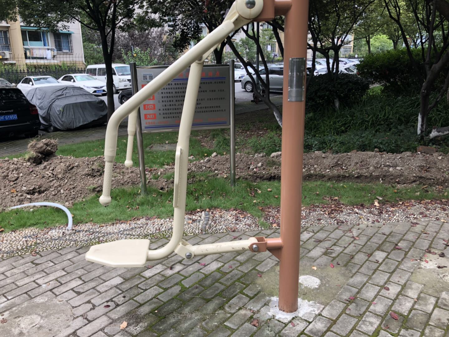 坐推訓(xùn)練器 坐推訓(xùn)練器