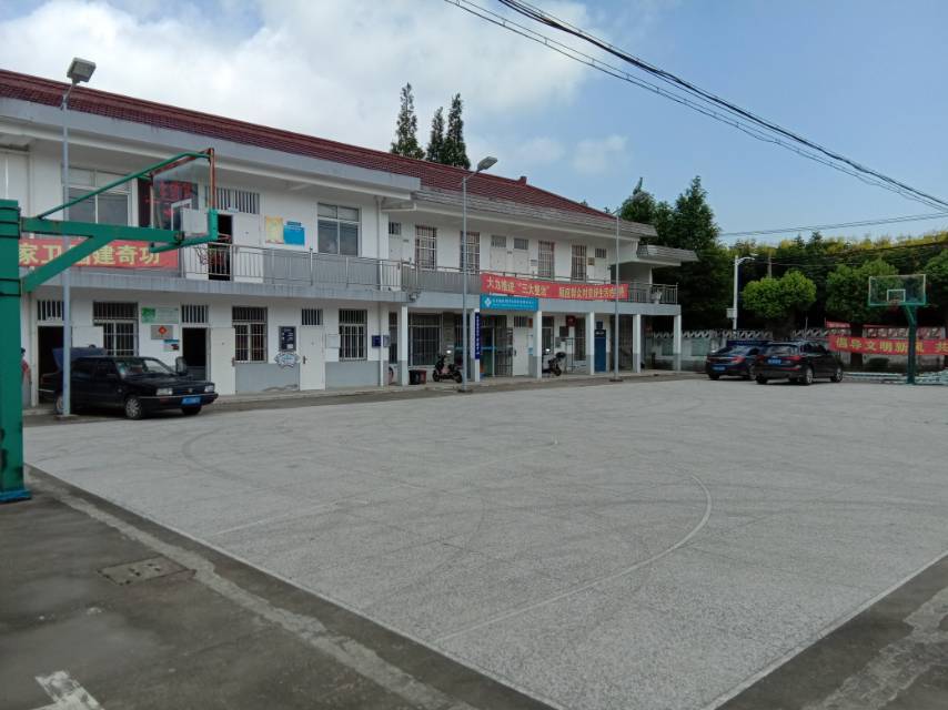 新港村（村部）籃球場(chǎng)