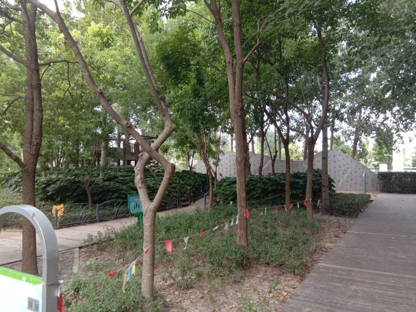 石岡門塘兒童公園運(yùn)動場