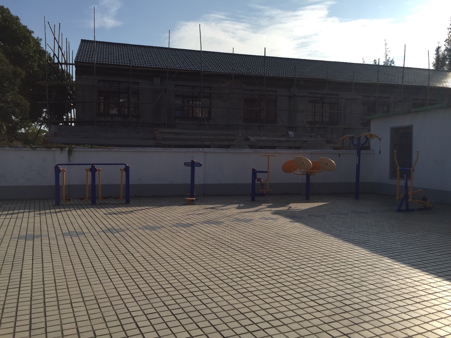 居委會(huì)紅旗健身點(diǎn)