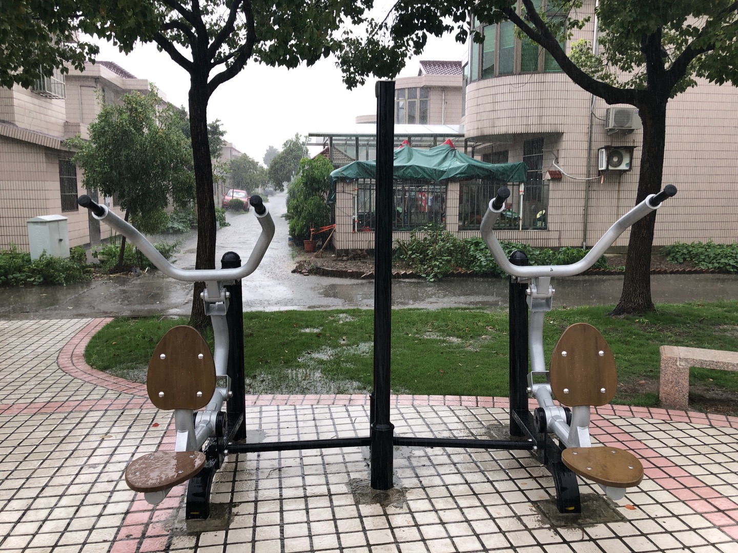 自重式高拉訓練器