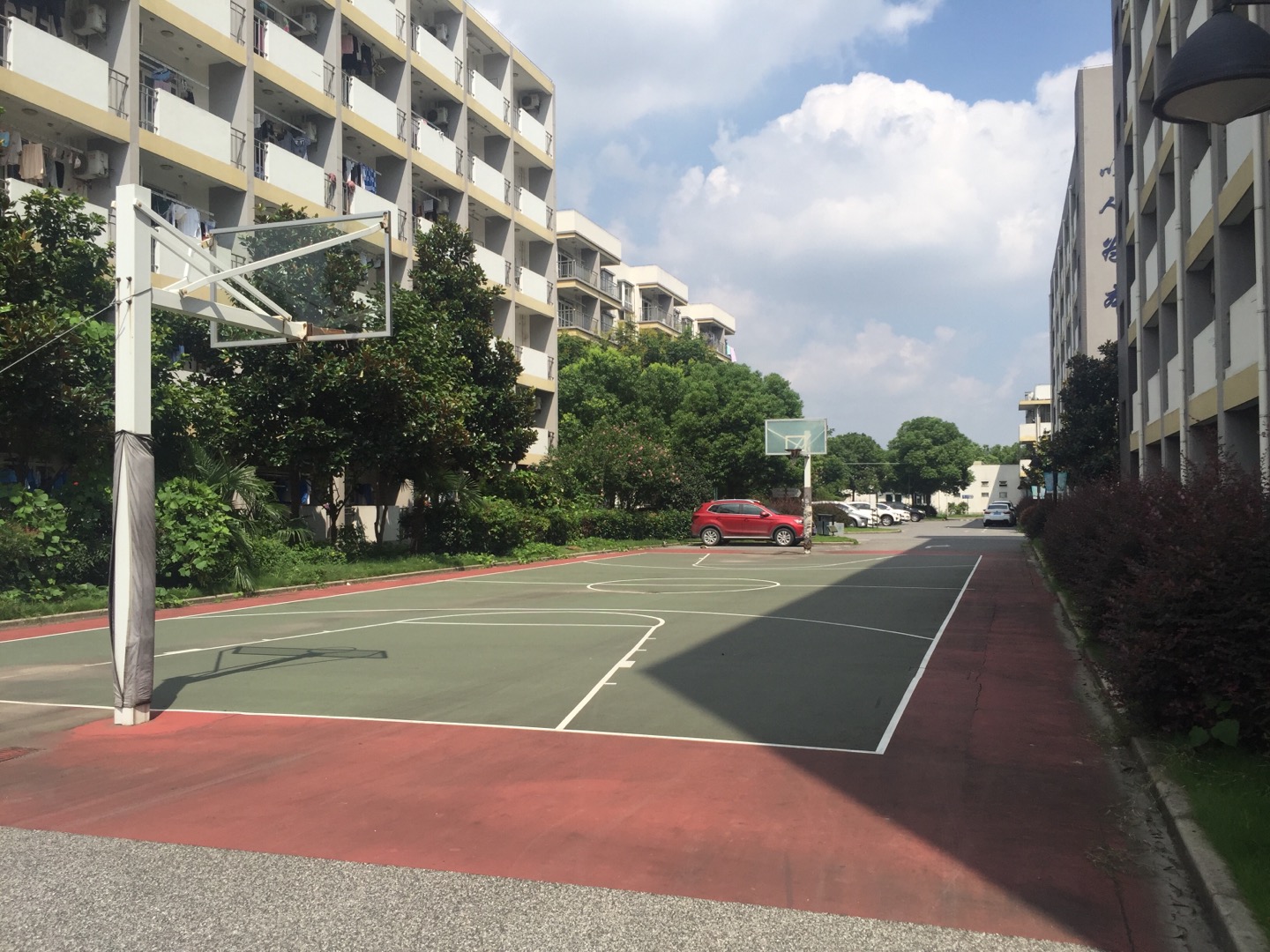 華騰公寓籃球場(chǎng)