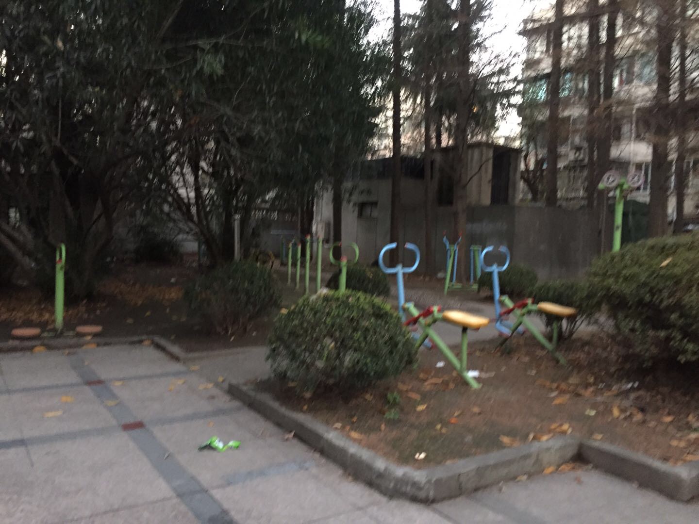 財(cái)大居委健身點(diǎn)B