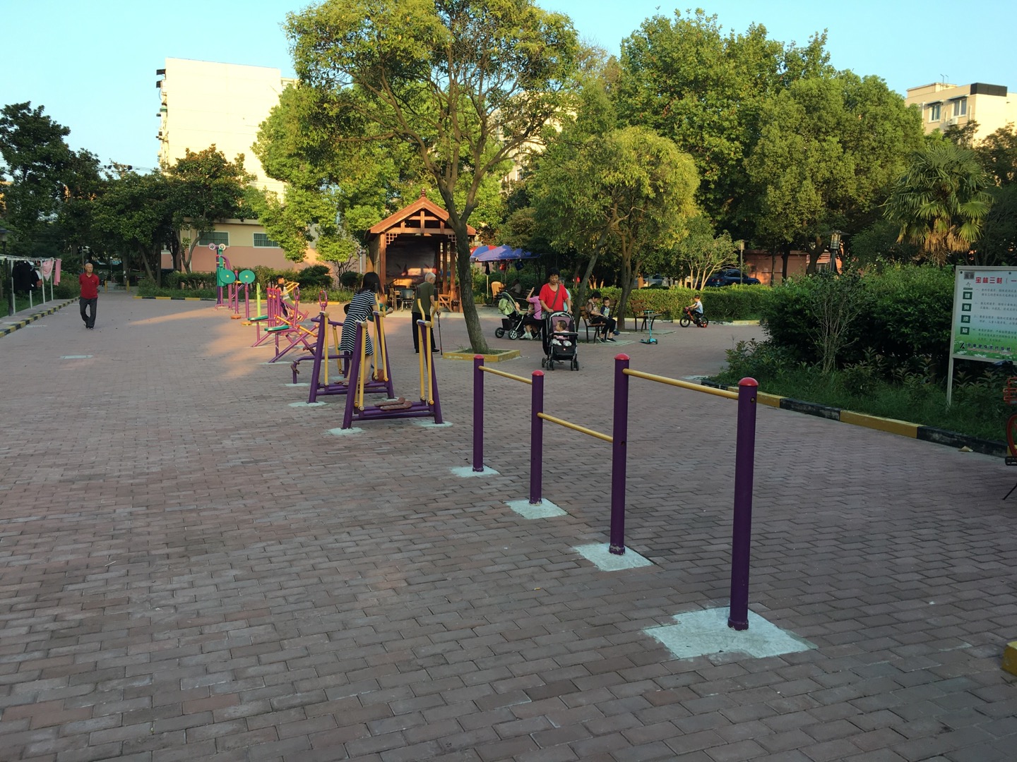 寶林三村健身點(diǎn)     1