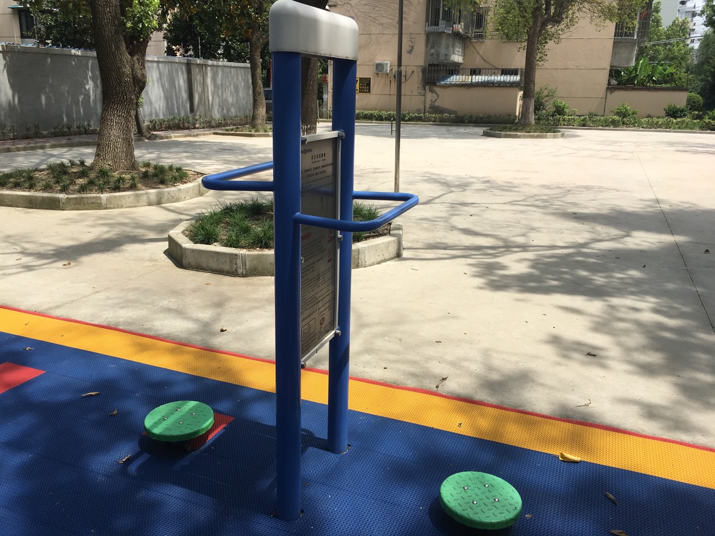 雙立柱扭腰器 雙立柱扭腰器