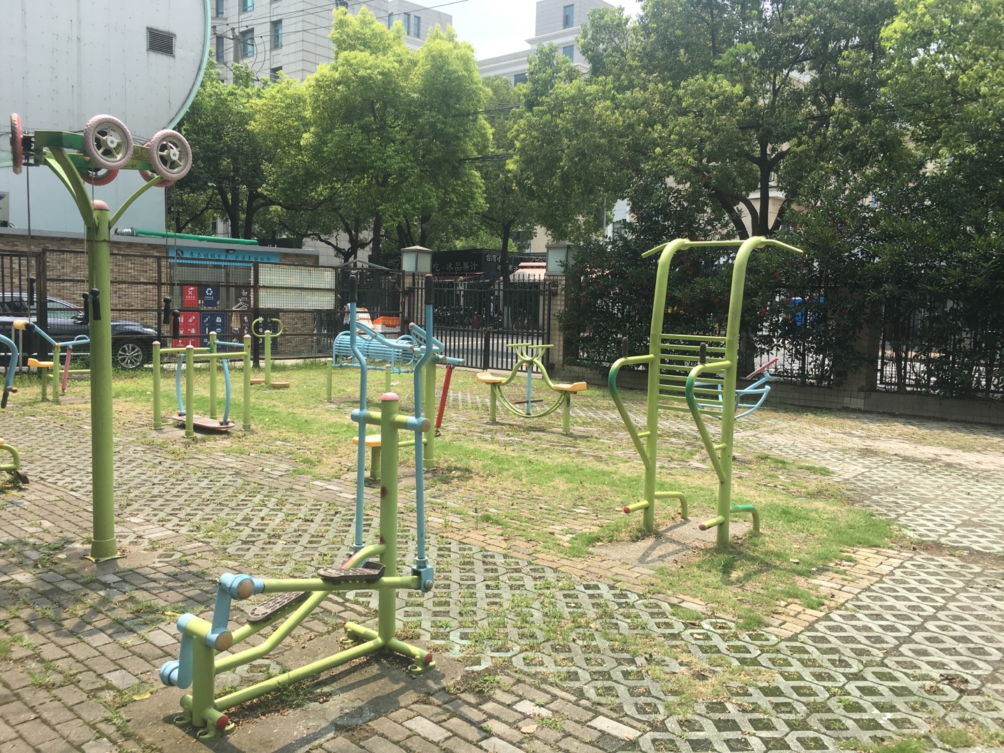 閔行區(qū)虹橋鎮(zhèn)韻動時代小區(qū)健身點