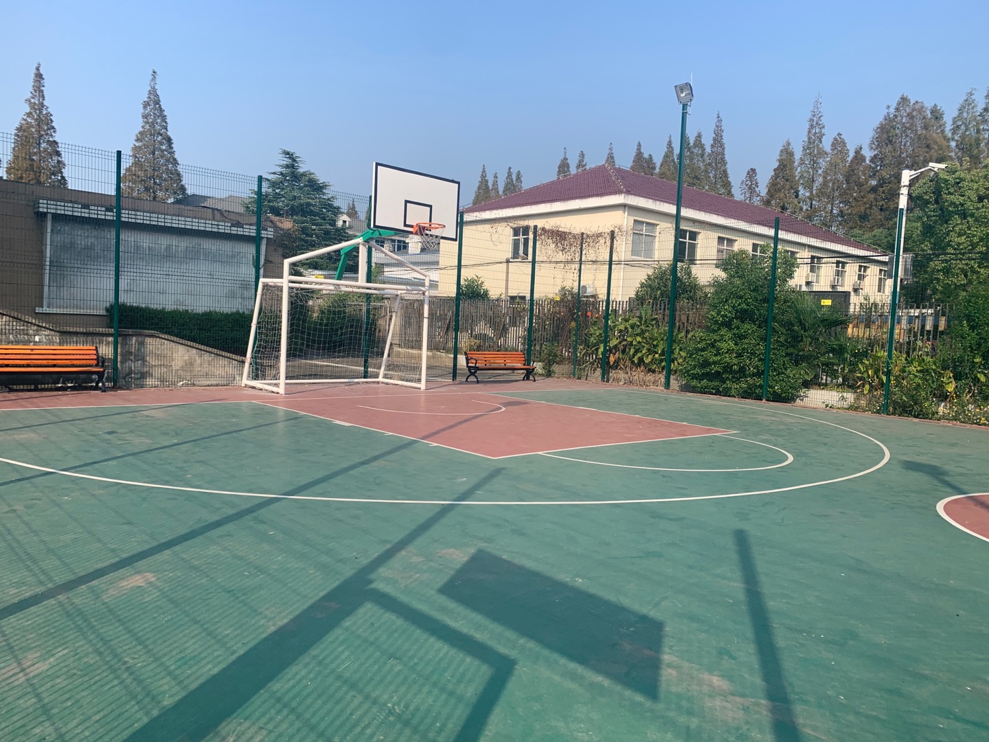 躍進(jìn)籃球場